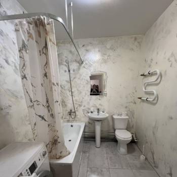 Сдается 1-комнатная квартира, 52 м²