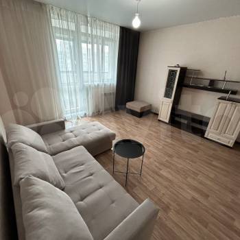 Сдается 1-комнатная квартира, 52 м²