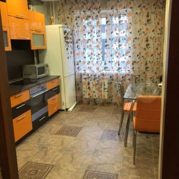 Сдается 2-х комнатная квартира, 75 м²