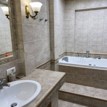 Продается 2-х комнатная квартира, 111 м²