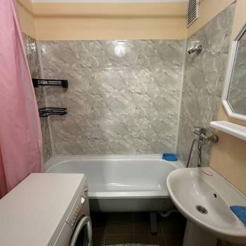 Сдается 1-комнатная квартира, 42 м²