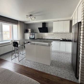 Сдается Многокомнатная квартира, 130 м²