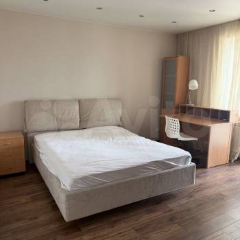 Сдается Многокомнатная квартира, 130 м²