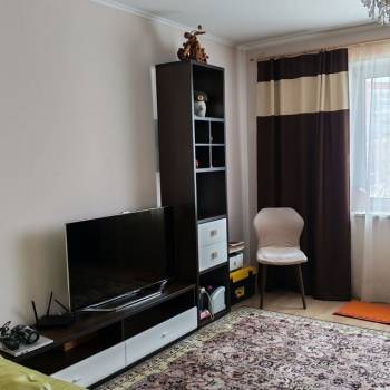 Продается Многокомнатная квартира, 83 м²