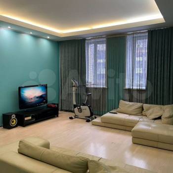 Продается Многокомнатная квартира, 141,6 м²