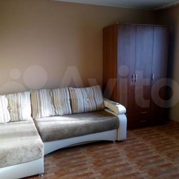 Продается 1-комнатная квартира, 42 м²