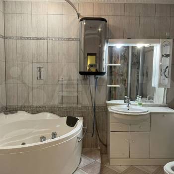 Сдается 1-комнатная квартира, 65 м²