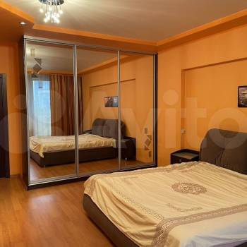 Сдается 1-комнатная квартира, 65 м²