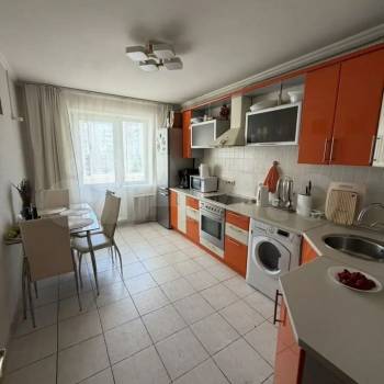 Продается Многокомнатная квартира, 82 м²