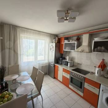 Продается Многокомнатная квартира, 82 м²