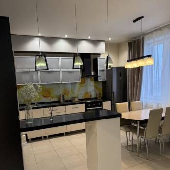 Сдается 2-х комнатная квартира, 78 м²
