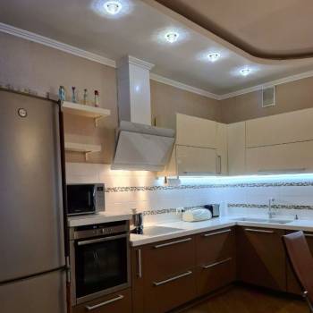 Продается 1-комнатная квартира, 154 м²