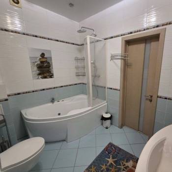 Продается 1-комнатная квартира, 154 м²