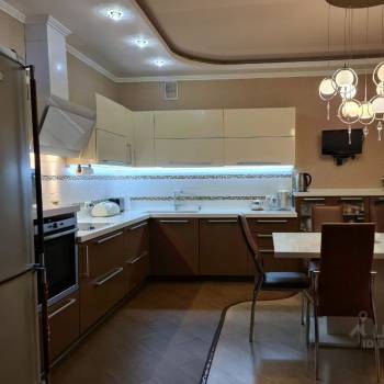 Продается 1-комнатная квартира, 154 м²
