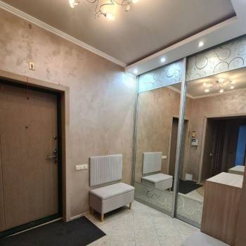 Продается 1-комнатная квартира, 154 м²