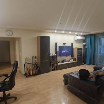 Продается Многокомнатная квартира, 100,3 м²