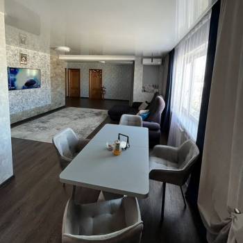 Продается Многокомнатная квартира, 100 м²