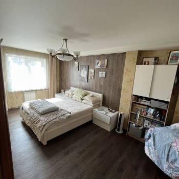 Продается Многокомнатная квартира, 100 м²