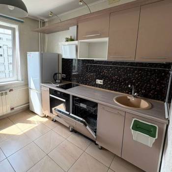 Сдается 1-комнатная квартира, 42 м²