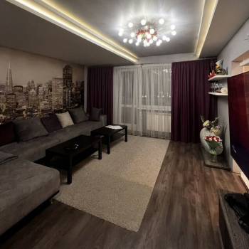 Продается Многокомнатная квартира, 82 м²