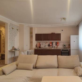 Сдается 2-х комнатная квартира, 75 м²
