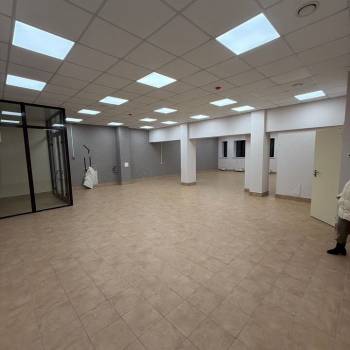 Сдается Нежилое помещение, 136 м²