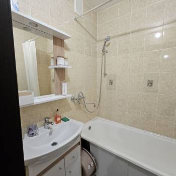 Продается Многокомнатная квартира, 82,4 м²