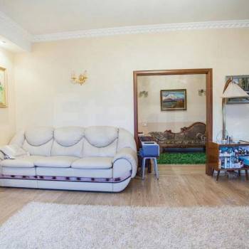 Продается 2-х комнатная квартира, 100 м²