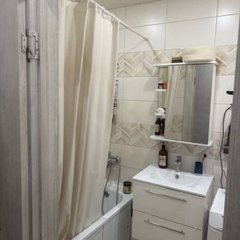 Продается 1-комнатная квартира, 32 м²