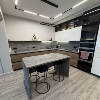 Продается 1-комнатная квартира, 74,9 м²