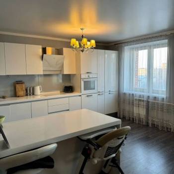 Продается 2-х комнатная квартира, 107 м²