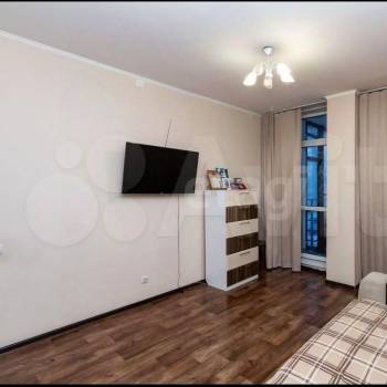 Продается 1-комнатная квартира, 36 м²
