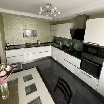 Продается Многокомнатная квартира, 123 м²