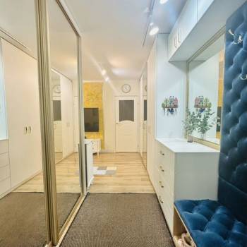 Продается Многокомнатная квартира, 81,2 м²