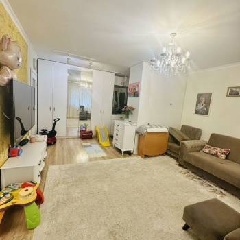 Продается Многокомнатная квартира, 81,2 м²