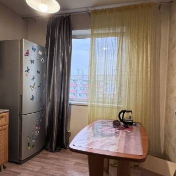 Продается 1-комнатная квартира, 42 м²