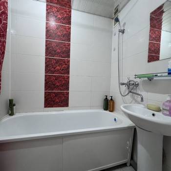 Продается 1-комнатная квартира, 42 м²