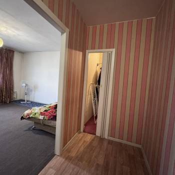 Продается 1-комнатная квартира, 42 м²