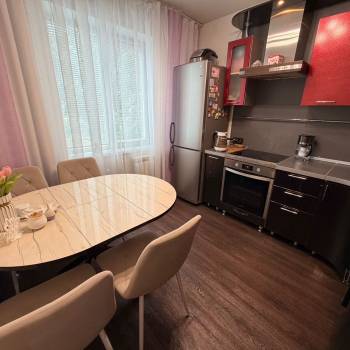 Продается Многокомнатная квартира, 84 м²