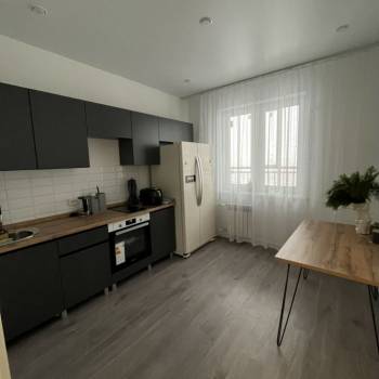 Продается 1-комнатная квартира, 42 м²