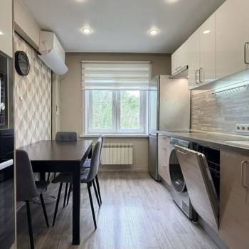 Сдается Многокомнатная квартира, 60 м²