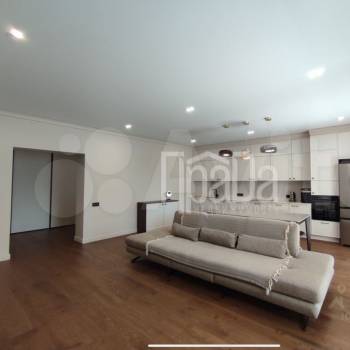 Продается 3-х комнатная квартира, 157,7 м²