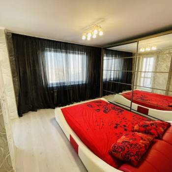 Сдается 2-х комнатная квартира, 77 м²
