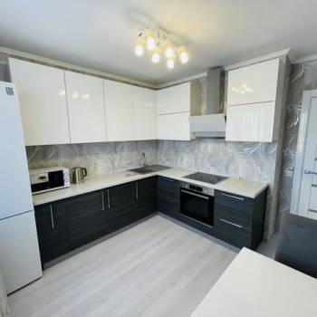 Сдается 2-х комнатная квартира, 77 м²