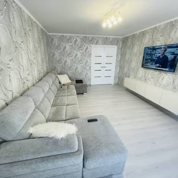 Сдается 2-х комнатная квартира, 77 м²