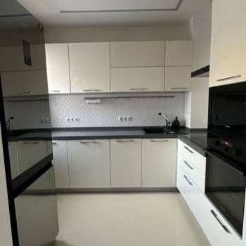 Сдается Многокомнатная квартира, 80 м²