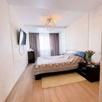 Продается Многокомнатная квартира, 82 м²