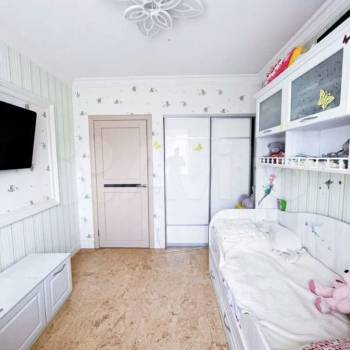 Продается Многокомнатная квартира, 82 м²
