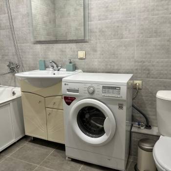 Сдается 1-комнатная квартира, 54 м²
