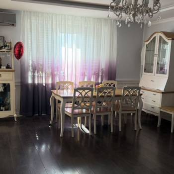 Продается Многокомнатная квартира, 132,5 м²